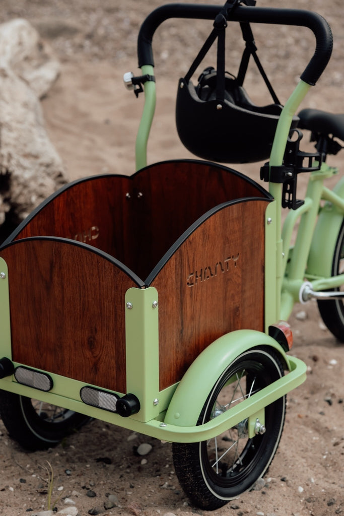 Chanty Cargo Kid - Grøn inkl. hjelm, flaskeholder, håndtag i 2 farver og ringklokke - BørnecyklerneChantyBørnecyklerneGrøn: BLC16 - GRNChanty Cargo Kid - Grøn inkl. hjelm, flaskeholder, håndtag i 2 farver og ringklokke