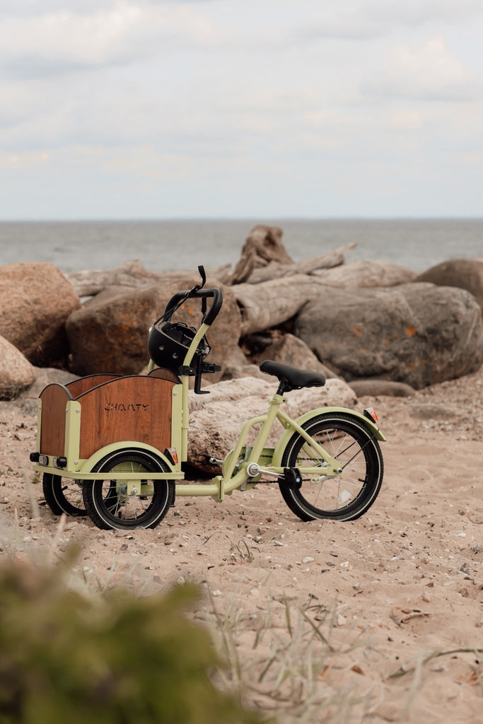 Chanty Cargo Kid - Grøn inkl. hjelm, flaskeholder, håndtag i 2 farver og ringklokke - BørnecyklerneChantyBørnecyklerneGrøn: BLC16 - GRNChanty Cargo Kid - Grøn inkl. hjelm, flaskeholder, håndtag i 2 farver og ringklokke