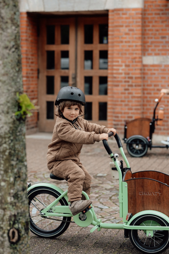 Chanty Cargo Kid - Grøn inkl. hjelm, flaskeholder, håndtag i 2 farver og ringklokke - BørnecyklerneChantyBørnecyklerneGrøn: BLC16 - GRNChanty Cargo Kid - Grøn inkl. hjelm, flaskeholder, håndtag i 2 farver og ringklokke