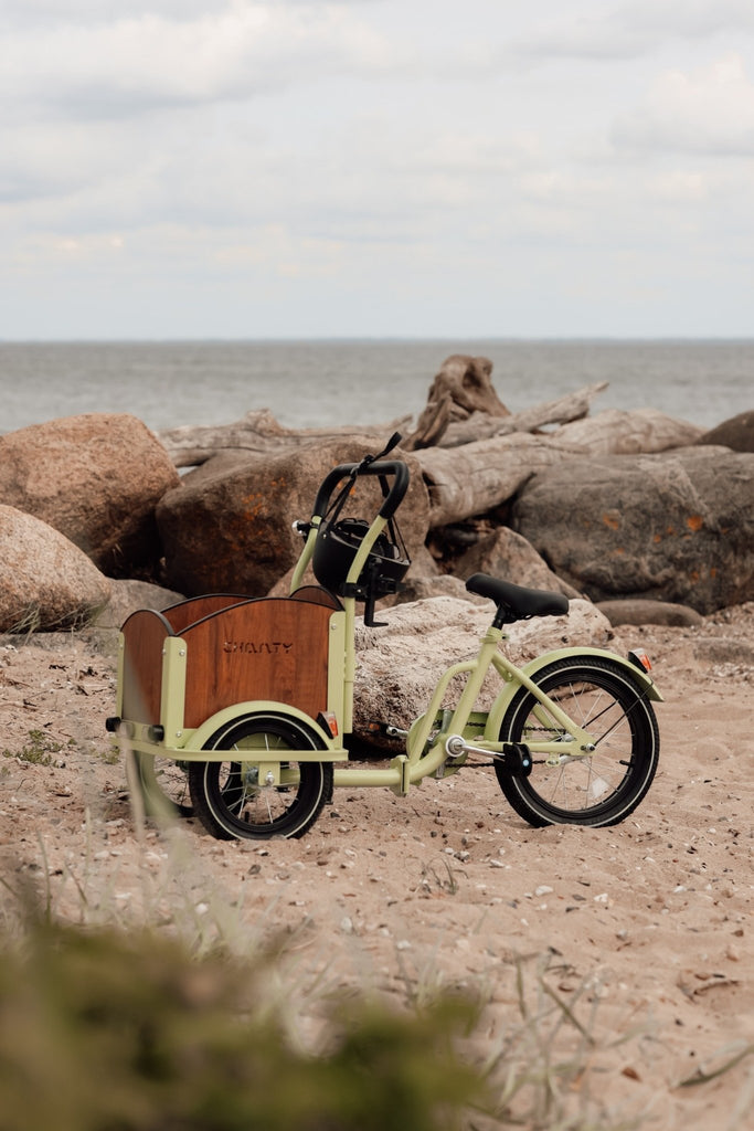 Chanty Cargo Kid - Grøn inkl. hjelm, flaskeholder, håndtag i 2 farver og ringklokke - BørnecyklerneChantyBørnecyklerneGrøn: BLC16 - GRNChanty Cargo Kid - Grøn inkl. hjelm, flaskeholder, håndtag i 2 farver og ringklokke