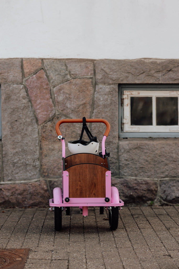 Chanty Cargo Kid – Pink inkl. hjelm, flaskeholder, håndtag i 2 farver og ringklokke - BørnecyklerneChantyBørnecyklernePink: BLC16 - LYRChanty Cargo Kid – Pink inkl. hjelm, flaskeholder, håndtag i 2 farver og ringklokke