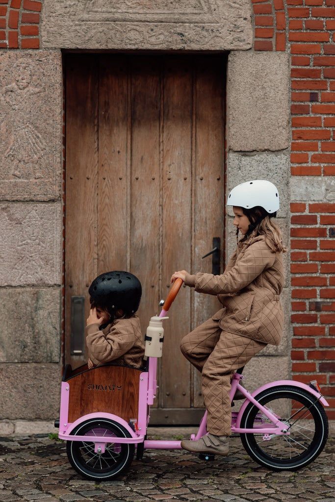 Chanty Cargo Kid – Pink inkl. hjelm, flaskeholder, håndtag i 2 farver og ringklokke - BørnecyklerneChantyBørnecyklernePink: BLC16 - LYRChanty Cargo Kid – Pink inkl. hjelm, flaskeholder, håndtag i 2 farver og ringklokke