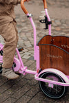 Chanty Cargo Kid – Pink inkl. hjelm, flaskeholder, håndtag i 2 farver og ringklokke - BørnecyklerneChantyBørnecyklernePink: BLC16 - LYRChanty Cargo Kid – Pink inkl. hjelm, flaskeholder, håndtag i 2 farver og ringklokke
