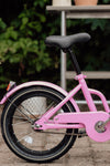 Chanty Cargo Kid – Pink inkl. hjelm, flaskeholder, håndtag i 2 farver og ringklokke - BørnecyklerneChantyBørnecyklernePink: BLC16 - LYRChanty Cargo Kid – Pink inkl. hjelm, flaskeholder, håndtag i 2 farver og ringklokke