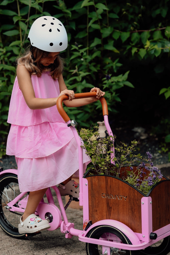 Chanty Cargo Kid – Pink inkl. hjelm, flaskeholder, håndtag i 2 farver og ringklokke - BørnecyklerneChantyBørnecyklernePink: BLC16 - LYRChanty Cargo Kid – Pink inkl. hjelm, flaskeholder, håndtag i 2 farver og ringklokke