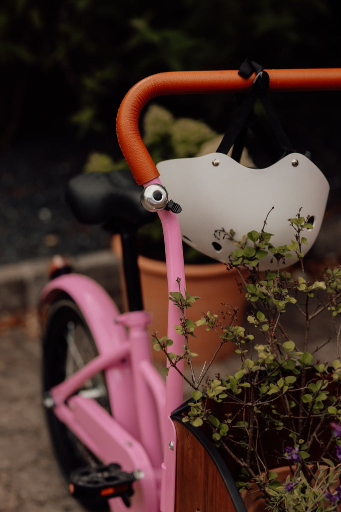 Chanty Cargo Kid – Pink inkl. hjelm, flaskeholder, håndtag i 2 farver og ringklokke - BørnecyklerneChantyBørnecyklernePink: BLC16 - LYRChanty Cargo Kid – Pink inkl. hjelm, flaskeholder, håndtag i 2 farver og ringklokke